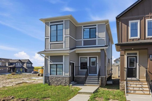 18 Chinook Winds Court SW Airdrie, AB T4B 5X6