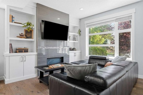 1-2432 24A Street Sw, Calgary, AB - Indoor Photo Showing Living Room