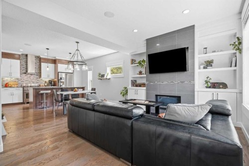1-2432 24A Street Sw, Calgary, AB - Indoor Photo Showing Living Room