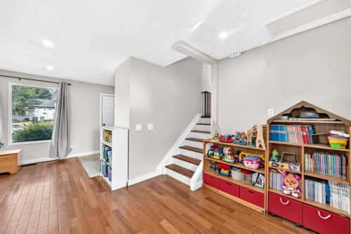 179 Deer Ridge Way Se, Calgary, AB - Indoor Photo Showing Other Room