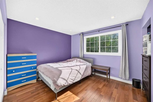 179 Deer Ridge Way Se, Calgary, AB - Indoor Photo Showing Bedroom