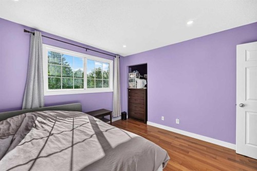 179 Deer Ridge Way Se, Calgary, AB - Indoor Photo Showing Bedroom