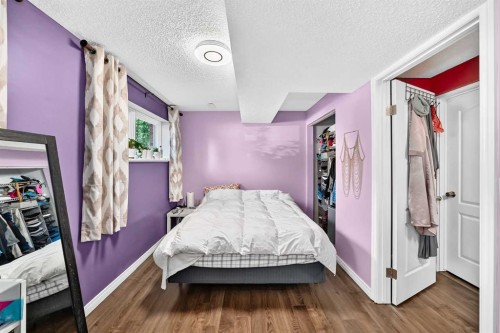 179 Deer Ridge Way Se, Calgary, AB - Indoor Photo Showing Bedroom
