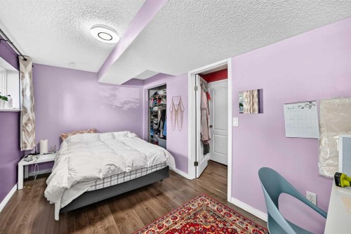 179 Deer Ridge Way Se, Calgary, AB - Indoor Photo Showing Bedroom