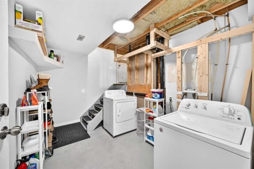 179 Deer Ridge Way Se, Calgary, AB - Indoor Photo Showing Laundry Room
