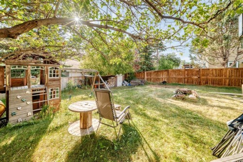 179 Deer Ridge Way Se, Calgary, AB - Outdoor With Backyard