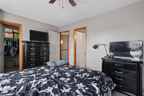 311 Erin Circle Se, Calgary, AB - Indoor Photo Showing Bedroom