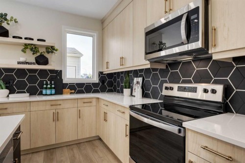 88 Bluerock Terrace Sw, Calgary, AB - Indoor Photo Showing Kitchen