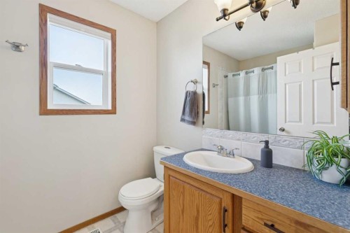 16 Henderson Bay Ne, Langdon, AB - Indoor Photo Showing Bathroom