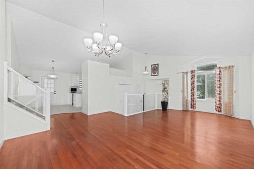 98 Del Ray Road Ne, Calgary, AB - Indoor Photo Showing Other Room