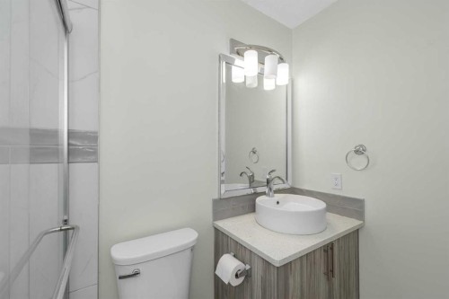 98 Del Ray Road Ne, Calgary, AB - Indoor Photo Showing Bathroom