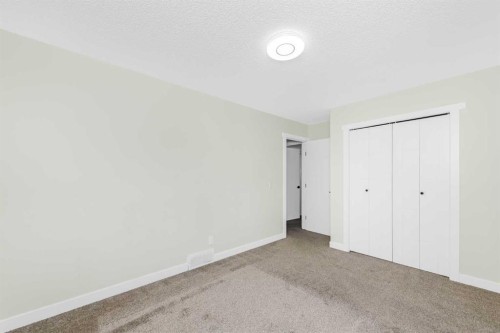 98 Del Ray Road Ne, Calgary, AB - Indoor Photo Showing Other Room