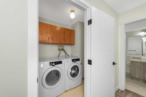 98 Del Ray Road Ne, Calgary, AB - Indoor Photo Showing Laundry Room