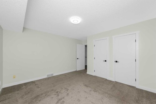 98 Del Ray Road Ne, Calgary, AB - Indoor Photo Showing Other Room