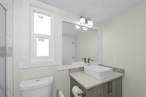 98 Del Ray Road Ne, Calgary, AB - Indoor Photo Showing Bathroom