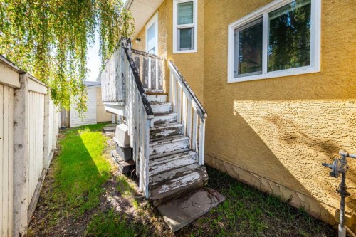 98 Del Ray Road Ne, Calgary, AB - Outdoor With Exterior