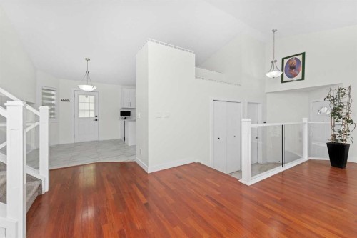 98 Del Ray Road Ne, Calgary, AB - Indoor Photo Showing Other Room