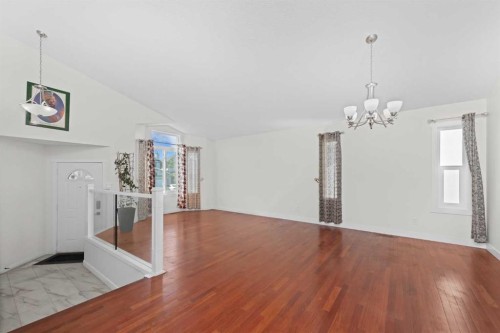 98 Del Ray Road Ne, Calgary, AB - Indoor Photo Showing Other Room