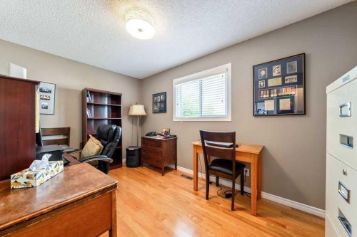 4325 70 Street Nw, Calgary, AB - Indoor Photo Showing Office