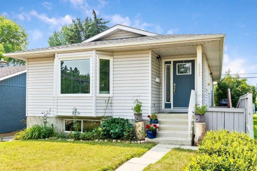 4325 70 Street Nw, Calgary, AB - Outdoor