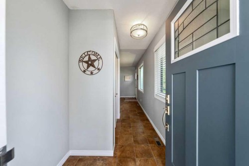 4325 70 Street Nw, Calgary, AB - Indoor Photo Showing Other Room