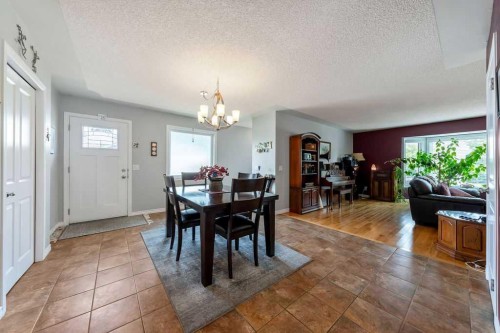 4325 70 Street Nw, Calgary, AB - Indoor Photo Showing Dining Room