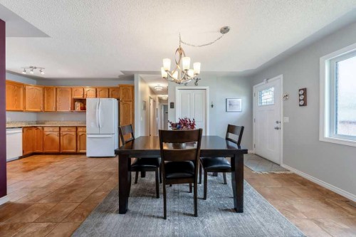 4325 70 Street Nw, Calgary, AB - Indoor Photo Showing Dining Room