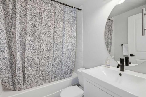 87 Couture Crescent Sw, Calgary, AB - Indoor Photo Showing Bathroom