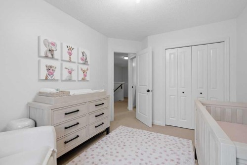 2630 Mclean Avenue Sw, Calgary, AB - Indoor Photo Showing Bedroom