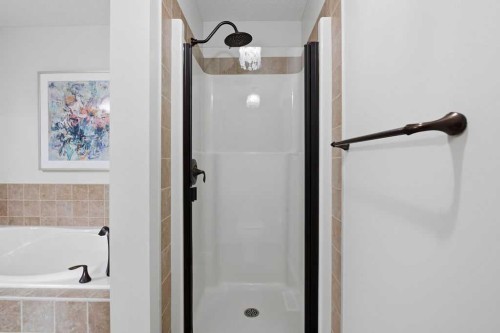 2630 Mclean Avenue Sw, Calgary, AB - Indoor Photo Showing Bathroom