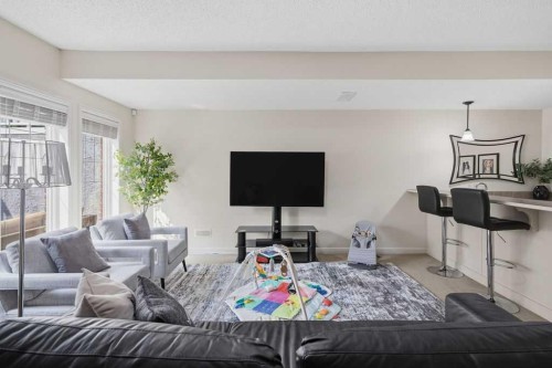 2630 Mclean Avenue Sw, Calgary, AB - Indoor