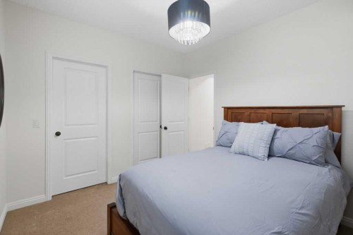 2630 Mclean Avenue Sw, Calgary, AB - Indoor Photo Showing Bedroom