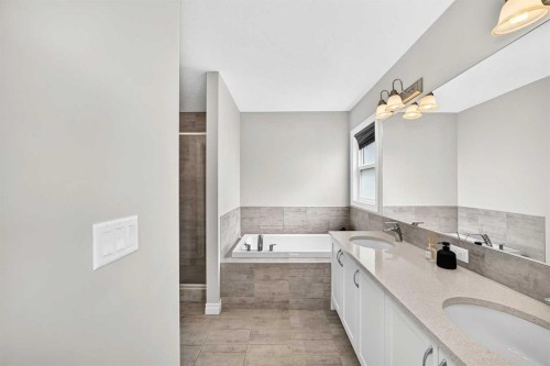 82 Nolanhurst Rise Nw, Calgary, AB - Indoor Photo Showing Bathroom