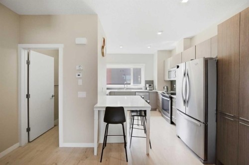 904-218 Sherwood Square Nw, Calgary, AB - Indoor Photo Showing Kitchen With Stainless Steel Kitchen