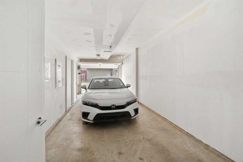 904-218 Sherwood Square Nw, Calgary, AB - Indoor Photo Showing Garage