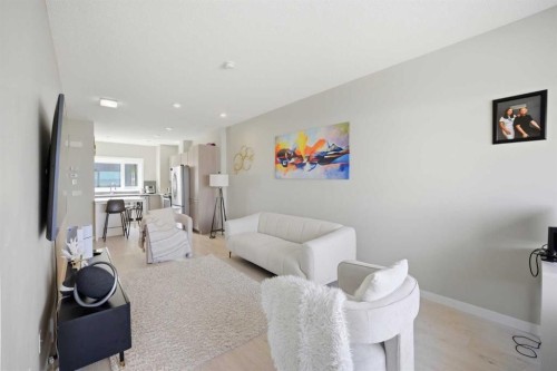 904-218 Sherwood Square Nw, Calgary, AB - Indoor Photo Showing Living Room