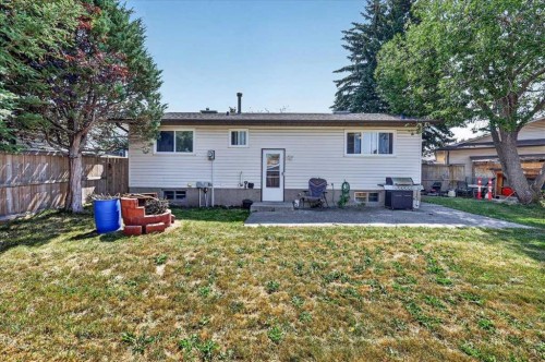 136 Templeview Place Ne, Calgary, AB - Outdoor