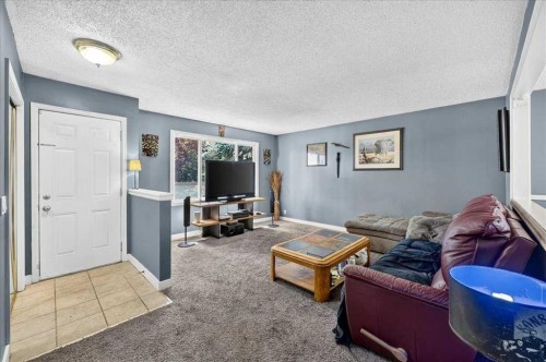 136 Templeview Place Ne, Calgary, AB - Indoor Photo Showing Other Room