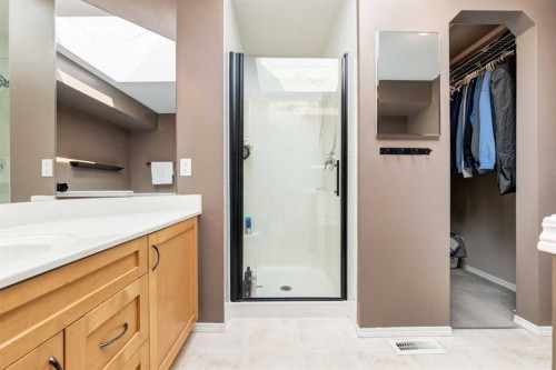156 Tuscany Meadows Close Nw, Calgary, AB - Indoor Photo Showing Bathroom