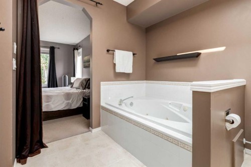 156 Tuscany Meadows Close Nw, Calgary, AB - Indoor Photo Showing Bathroom