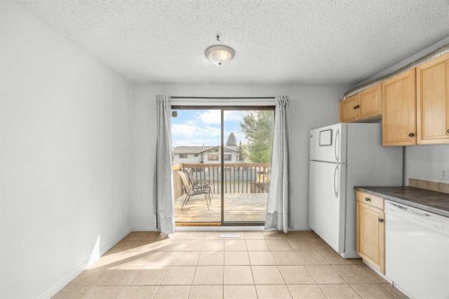 1 Edgewood Drive Nw, Calgary, AB - Indoor Photo Showing Kitchen