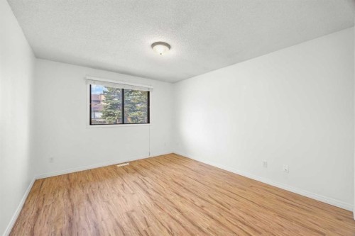 1 Edgewood Drive Nw, Calgary, AB - Indoor Photo Showing Other Room