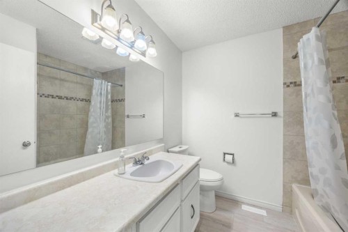 1 Edgewood Drive Nw, Calgary, AB - Indoor Photo Showing Bathroom