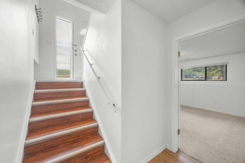 1 Edgewood Drive Nw, Calgary, AB - Indoor Photo Showing Other Room