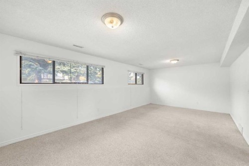 1 Edgewood Drive Nw, Calgary, AB - Indoor Photo Showing Other Room