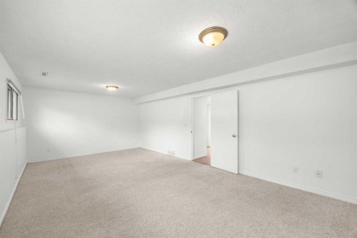 1 Edgewood Drive Nw, Calgary, AB - Indoor Photo Showing Other Room