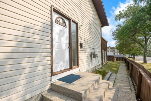 1 Edgewood Drive Nw, Calgary, AB - Outdoor With Exterior