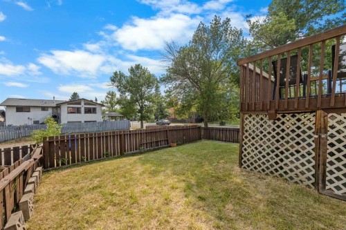 1 Edgewood Drive Nw, Calgary, AB - Outdoor