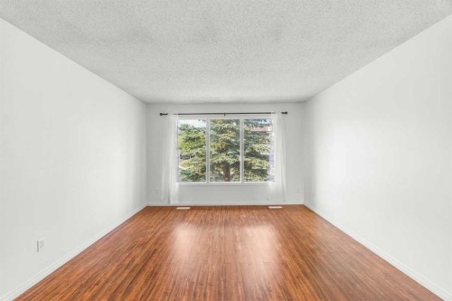 1 Edgewood Drive Nw, Calgary, AB - Indoor Photo Showing Other Room