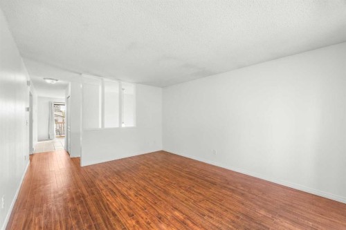 1 Edgewood Drive Nw, Calgary, AB - Indoor Photo Showing Other Room